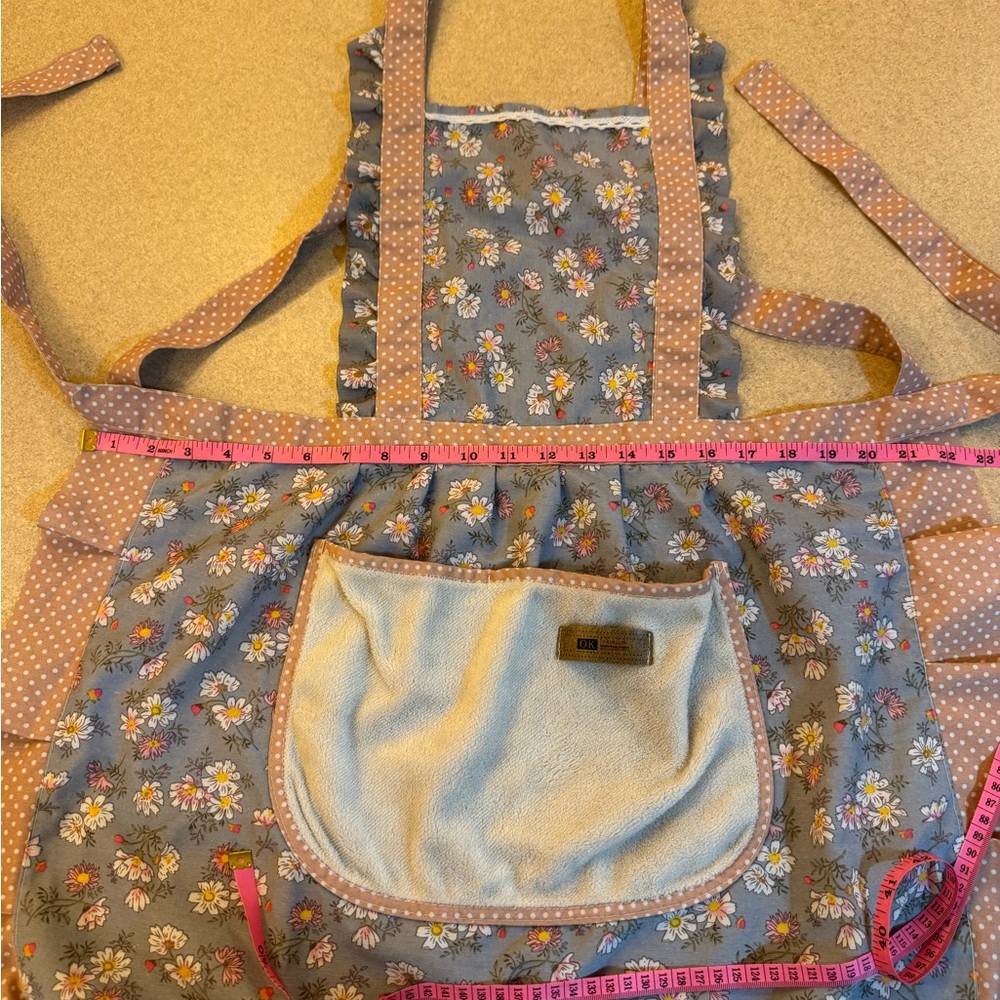 Floral Ruffle Apron with Pocket - Picture 4 of 5